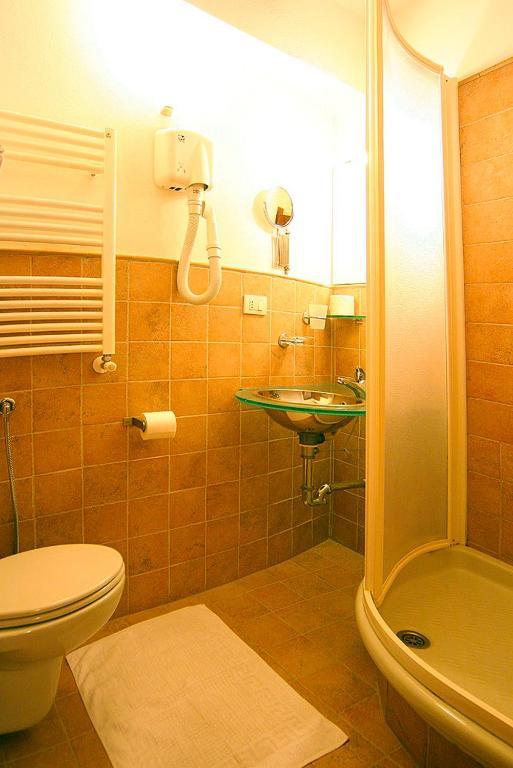 ורנאצה Francamaria Rooms חדר תמונה